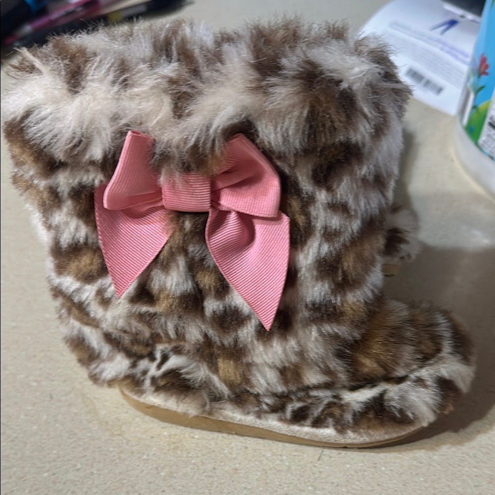 Gymboree Leopard Print Fur Boots with Pink Bow